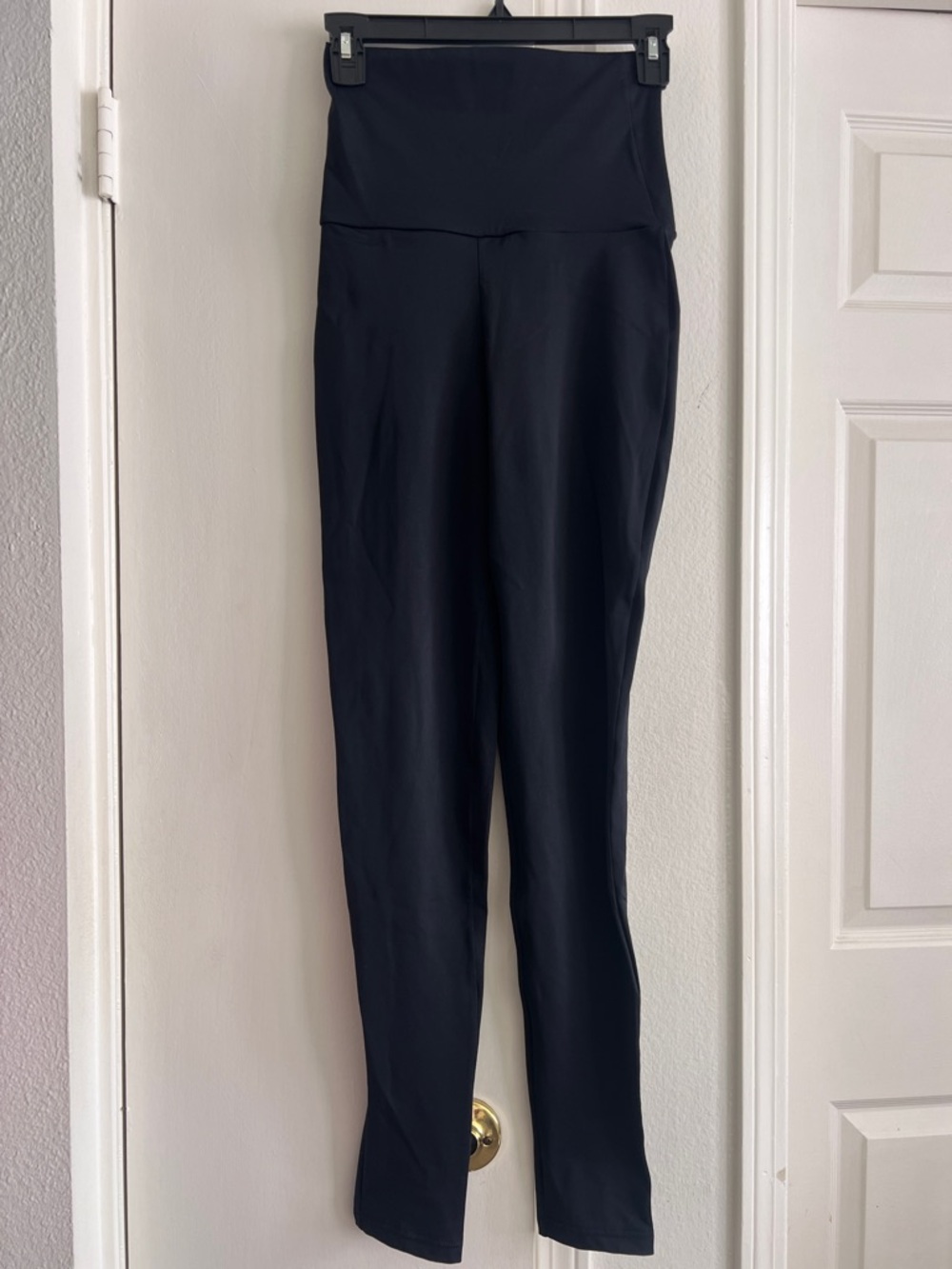 High-Waist Black Leggings with Supportive Paneling